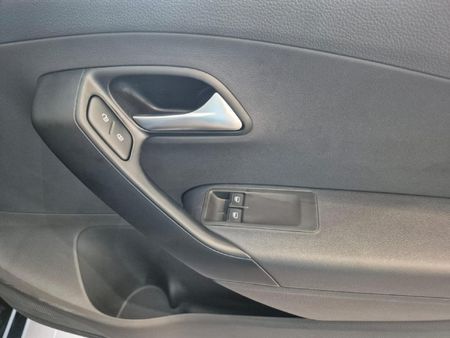 2026-Volkswagen-Polo-Vivo-14-Life_7
