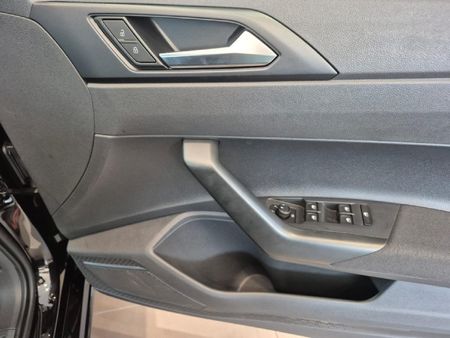 2026-Volkswagen-Polo-10-TSI_12