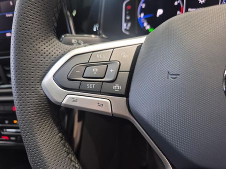 2026-Volkswagen-T-Roc-20-TSI-4M-R-Line-Auto_9