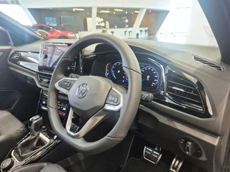 2026-Volkswagen-T-Roc-20-TSI-4M-R-Line-Auto_4