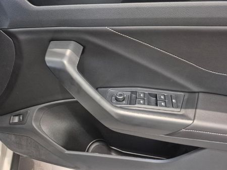 2026-Volkswagen-T-Roc-20-TSI-4M-R-Line-Auto_8