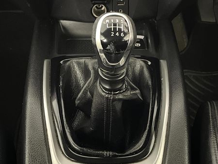 2015-Nissan-X-Trail-16-dCi-SE-4x4_10