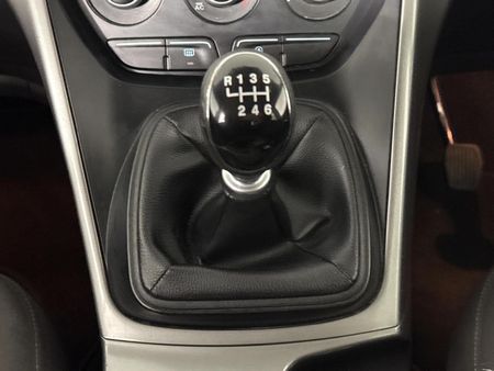 2014-Ford-Kuga-16-EcoBoost-Ambiente_10