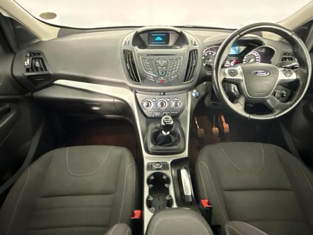 2014-Ford-Kuga-16-EcoBoost-Ambiente_1