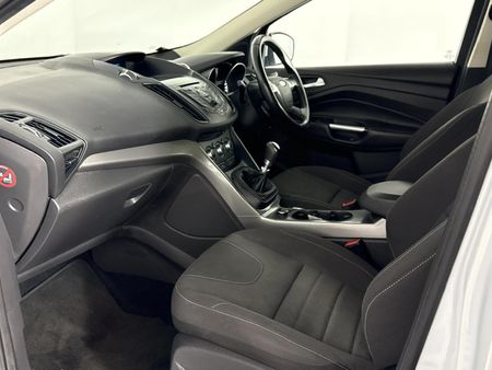 2014-Ford-Kuga-16-EcoBoost-Ambiente_8