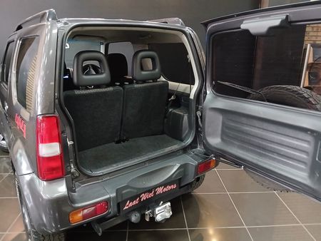 2012-Suzuki-Jimny-13_10
