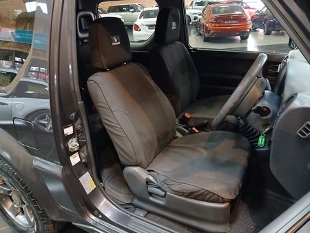 2012-Suzuki-Jimny-13_12