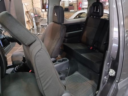 2012-Suzuki-Jimny-13_16