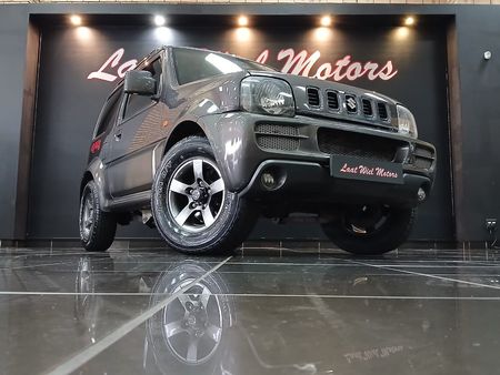 2012-Suzuki-Jimny-13_3