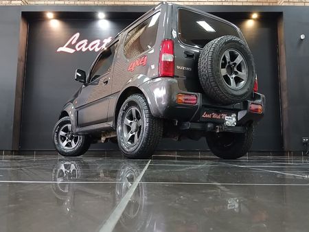 2012-Suzuki-Jimny-13_4