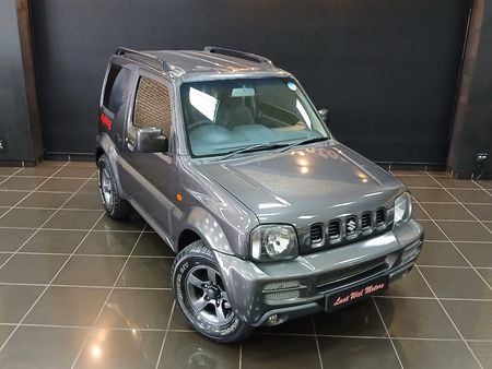 2012-Suzuki-Jimny-13_5