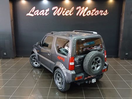 2012-Suzuki-Jimny-13_6