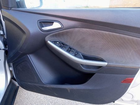 2014-Ford-Focus-16-Ti-VCT-Trend-5-dr_10