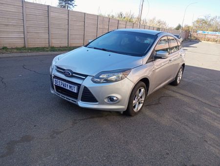 2014-Ford-Focus-16-Ti-VCT-Trend-5-dr_2