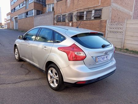 2014-Ford-Focus-16-Ti-VCT-Trend-5-dr_5