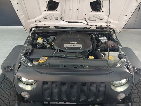 2017-Jeep-Wrangler-Unlimited-Sahara-36-V6-Auto_10