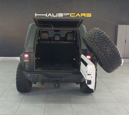 2017-Jeep-Wrangler-Unlimited-Sahara-36-V6-Auto_11