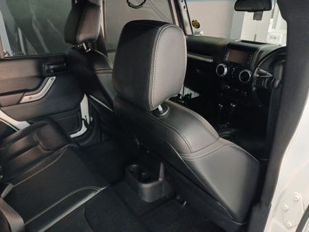 2017-Jeep-Wrangler-Unlimited-Sahara-36-V6-Auto_14