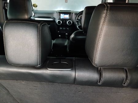 2017-Jeep-Wrangler-Unlimited-Sahara-36-V6-Auto_17
