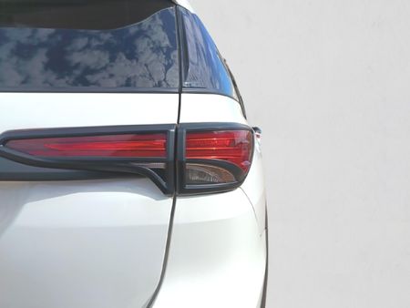 2018-Toyota-Fortuner-24-GD-6-Raised-Body-Auto_10