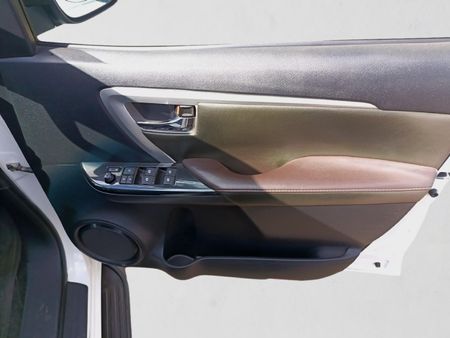 2018-Toyota-Fortuner-24-GD-6-Raised-Body-Auto_11