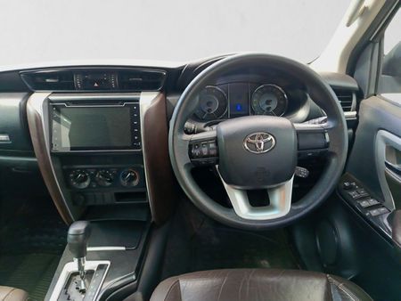 2018-Toyota-Fortuner-24-GD-6-Raised-Body-Auto_15