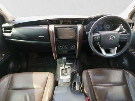 2018-Toyota-Fortuner-24-GD-6-Raised-Body-Auto_16