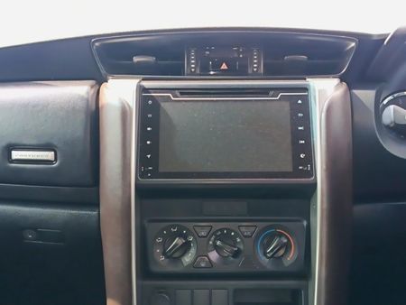 2018-Toyota-Fortuner-24-GD-6-Raised-Body-Auto_18