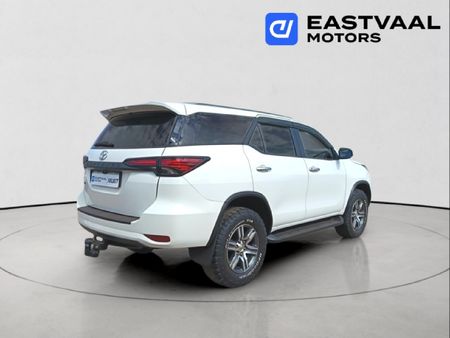 2018-Toyota-Fortuner-24-GD-6-Raised-Body-Auto_6