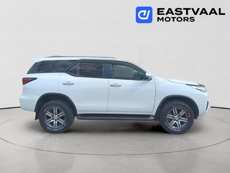 2018-Toyota-Fortuner-24-GD-6-Raised-Body-Auto_7