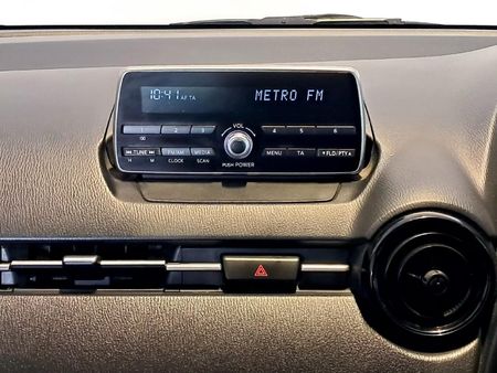 2022-Mazda-2-15-Active-5-dr_10