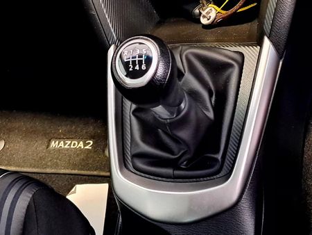 2022-Mazda-2-15-Active-5-dr_15
