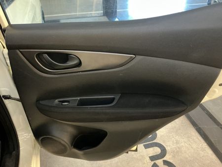 2016-Nissan-Qashqai-12T-Visia_10