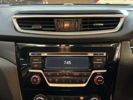 2016-Nissan-Qashqai-12T-Visia_16