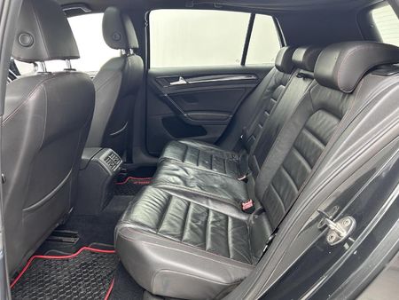 2014-Volkswagen-Golf-VII-GTI-20-TSI-Auto_11