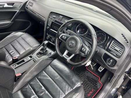 2014-Volkswagen-Golf-VII-GTI-20-TSI-Auto_14