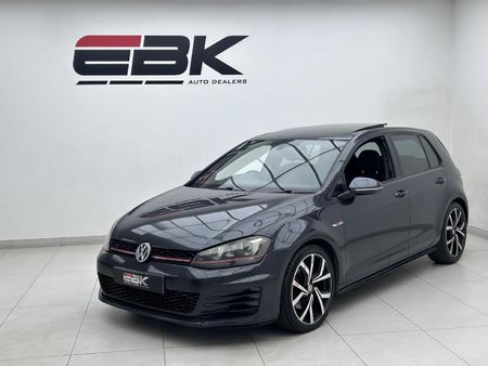2014-Volkswagen-Golf-VII-GTI-20-TSI-Auto_2