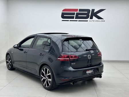 2014-Volkswagen-Golf-VII-GTI-20-TSI-Auto_3