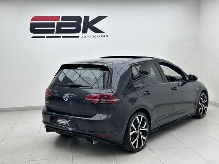 2014-Volkswagen-Golf-VII-GTI-20-TSI-Auto_5