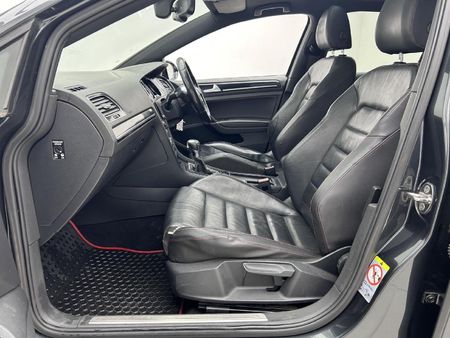 2014-Volkswagen-Golf-VII-GTI-20-TSI-Auto_6