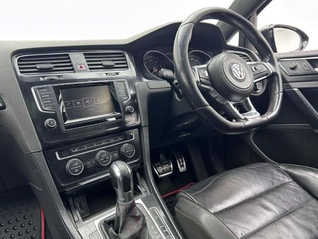 2014-Volkswagen-Golf-VII-GTI-20-TSI-Auto_7