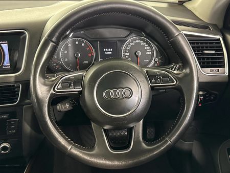 2015-Audi-Q5-20-TFSI-quattro-SE-Auto_11