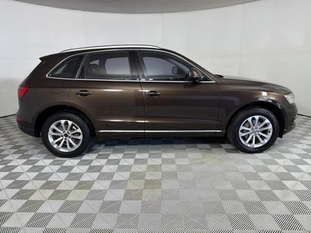 2015-Audi-Q5-20-TFSI-quattro-SE-Auto_16