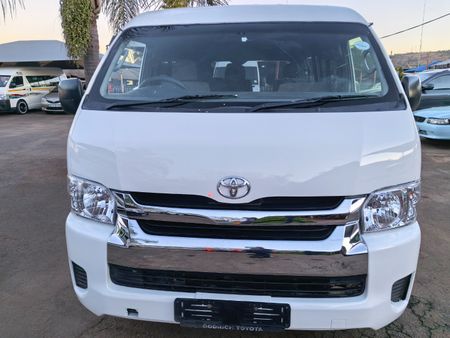 2016-Toyota-Quantum-27-10-seat_1