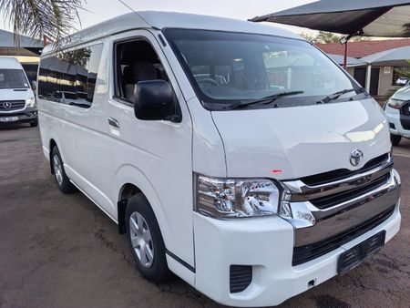 2016-Toyota-Quantum-27-10-seat_2