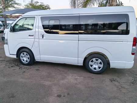 2016-Toyota-Quantum-27-10-seat_7