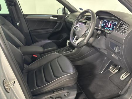 2023-Volkswagen-Tiguan-14-TSI-R-Line-DSG-Auto-110kW_9