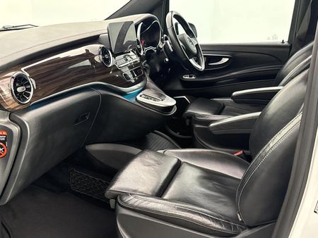 2022-Mercedes-Benz-V-Class-V-250d-Avantgarde-Auto_9