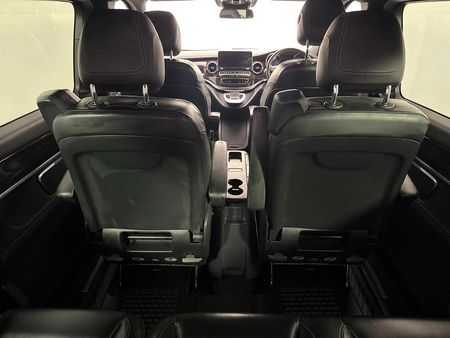 2022-Mercedes-Benz-V-Class-V-250d-Avantgarde-Auto_15