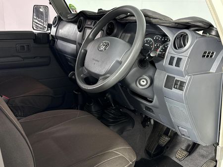 2023-Toyota-Land-Cruiser-79-45-D-Double-Cab_9